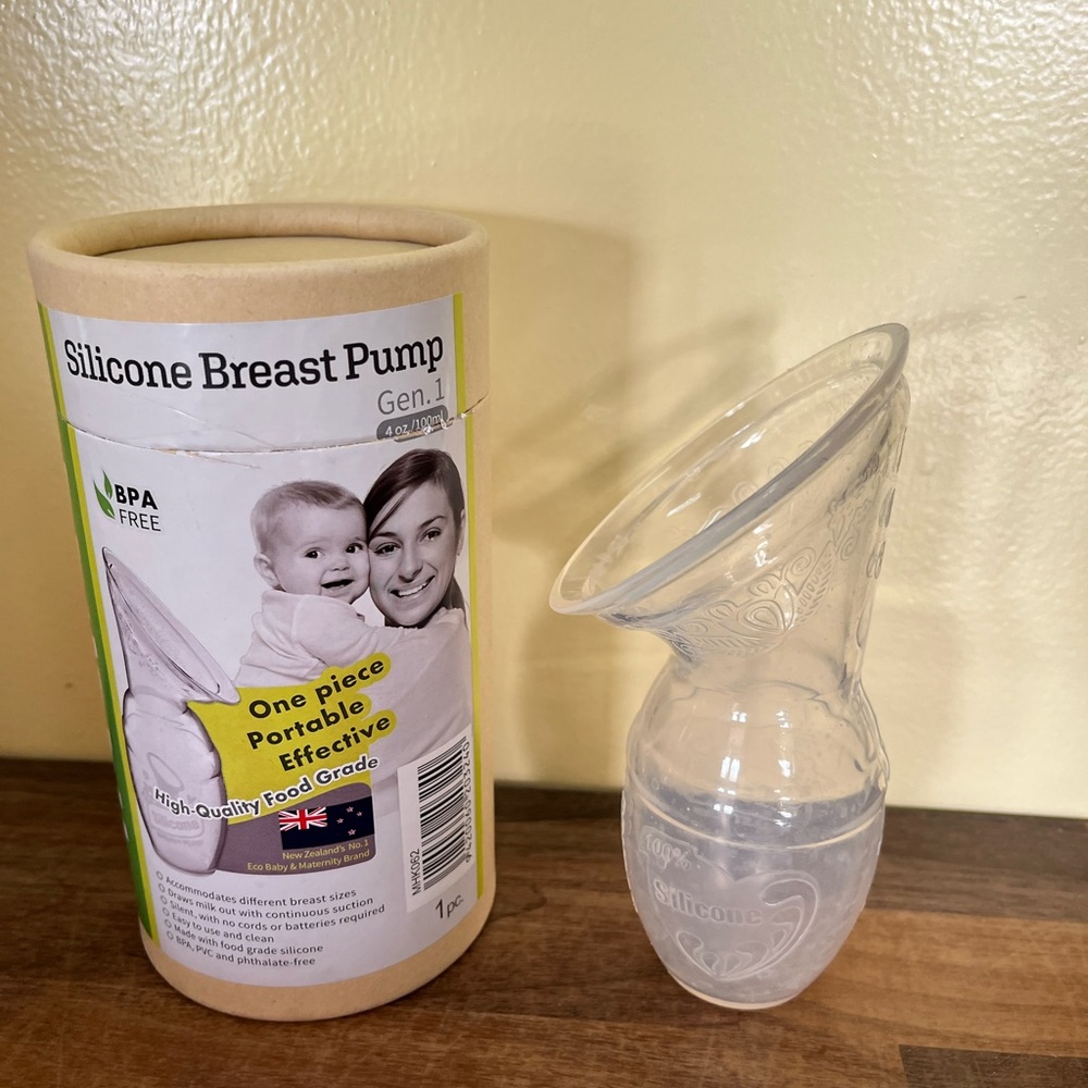 Silicone Haaka - for catching extra breastmilk.